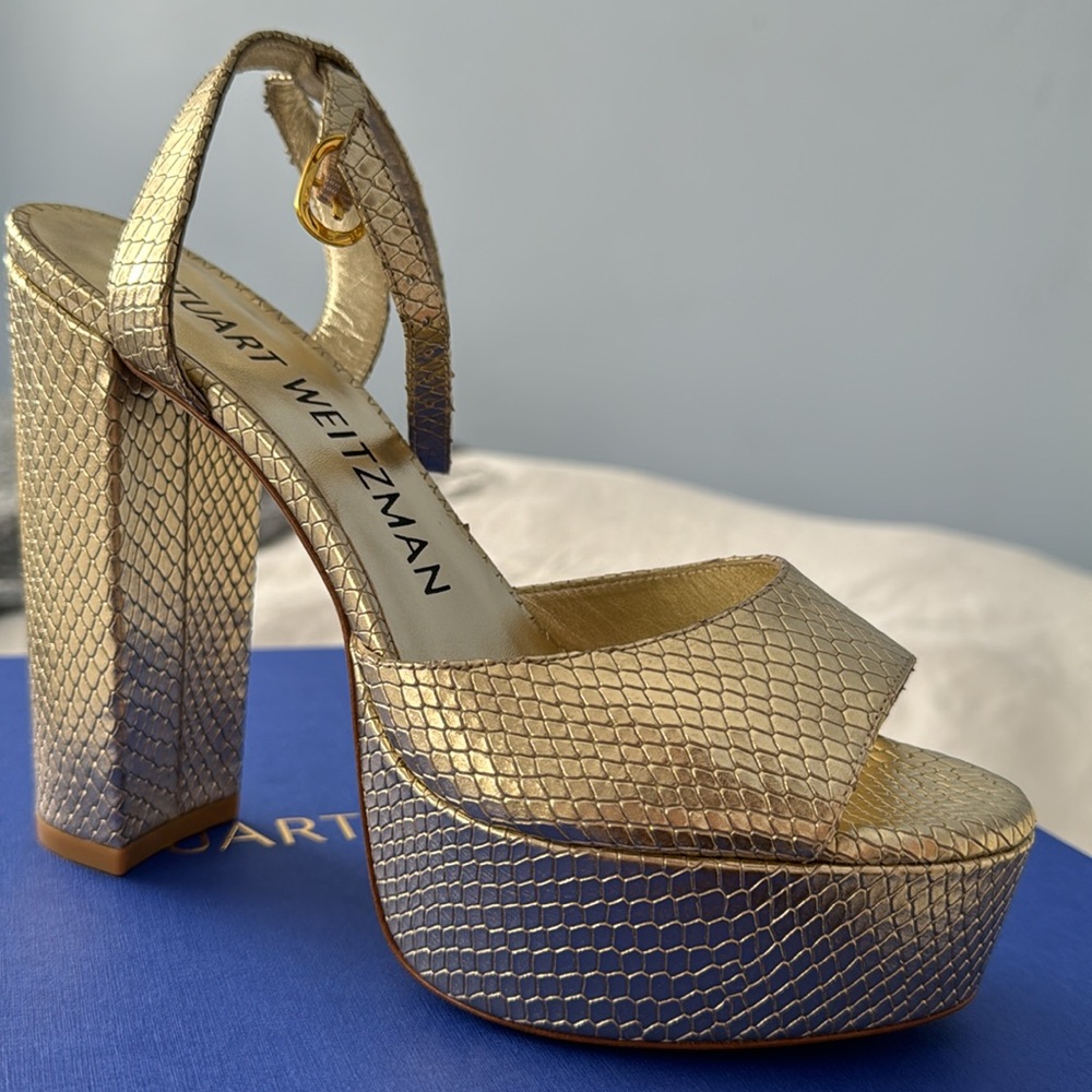 Stuart Weitzman - Picture 3 of 7